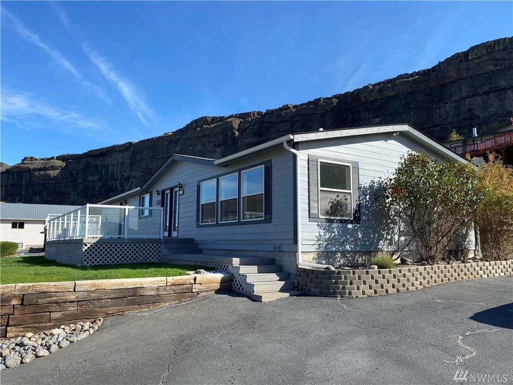 32571 Lakeshore Dr NE, Coulee City, WA 99115