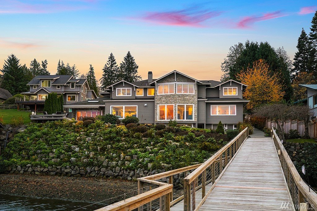 5905 Rose Loop NE, Bainbridge Island, WA 98110