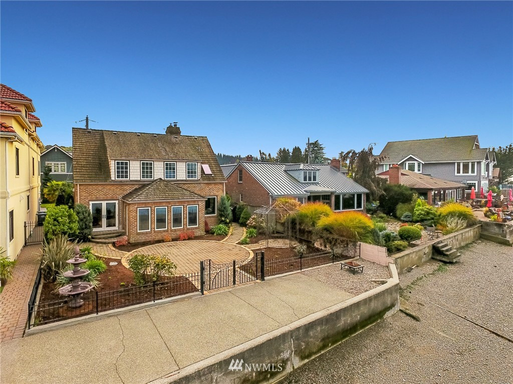 1806 Day Island Boulevard W, University Place, WA 98466