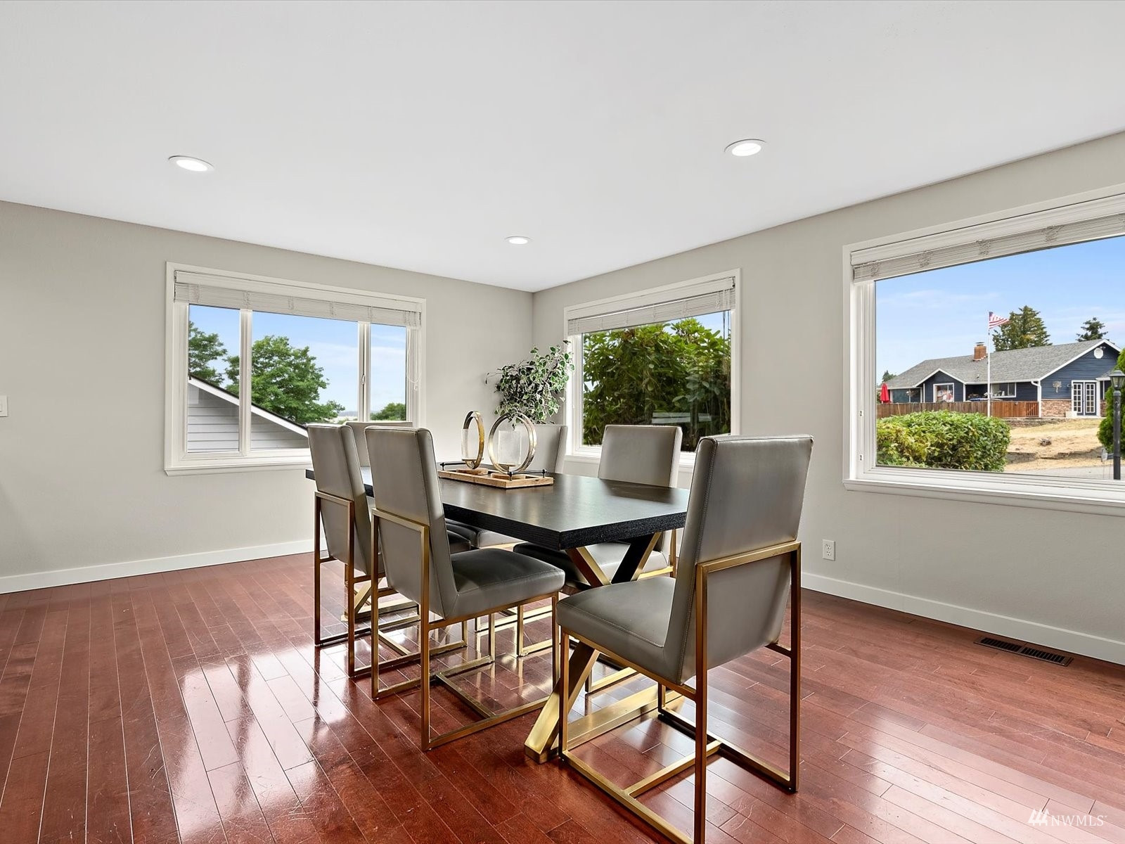 407 Grandey Way NE, Renton, WA 98056