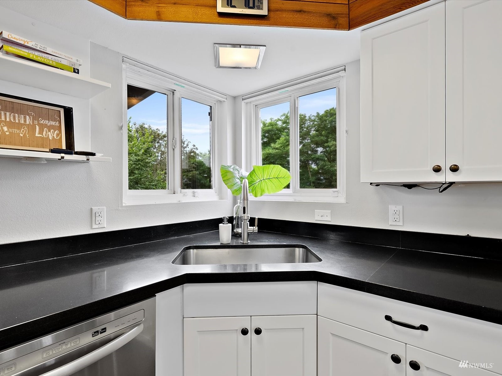 407 Grandey Way NE, Renton, WA 98056