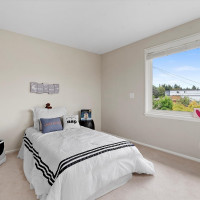 407 Grandey Way NE, Renton, WA 98056