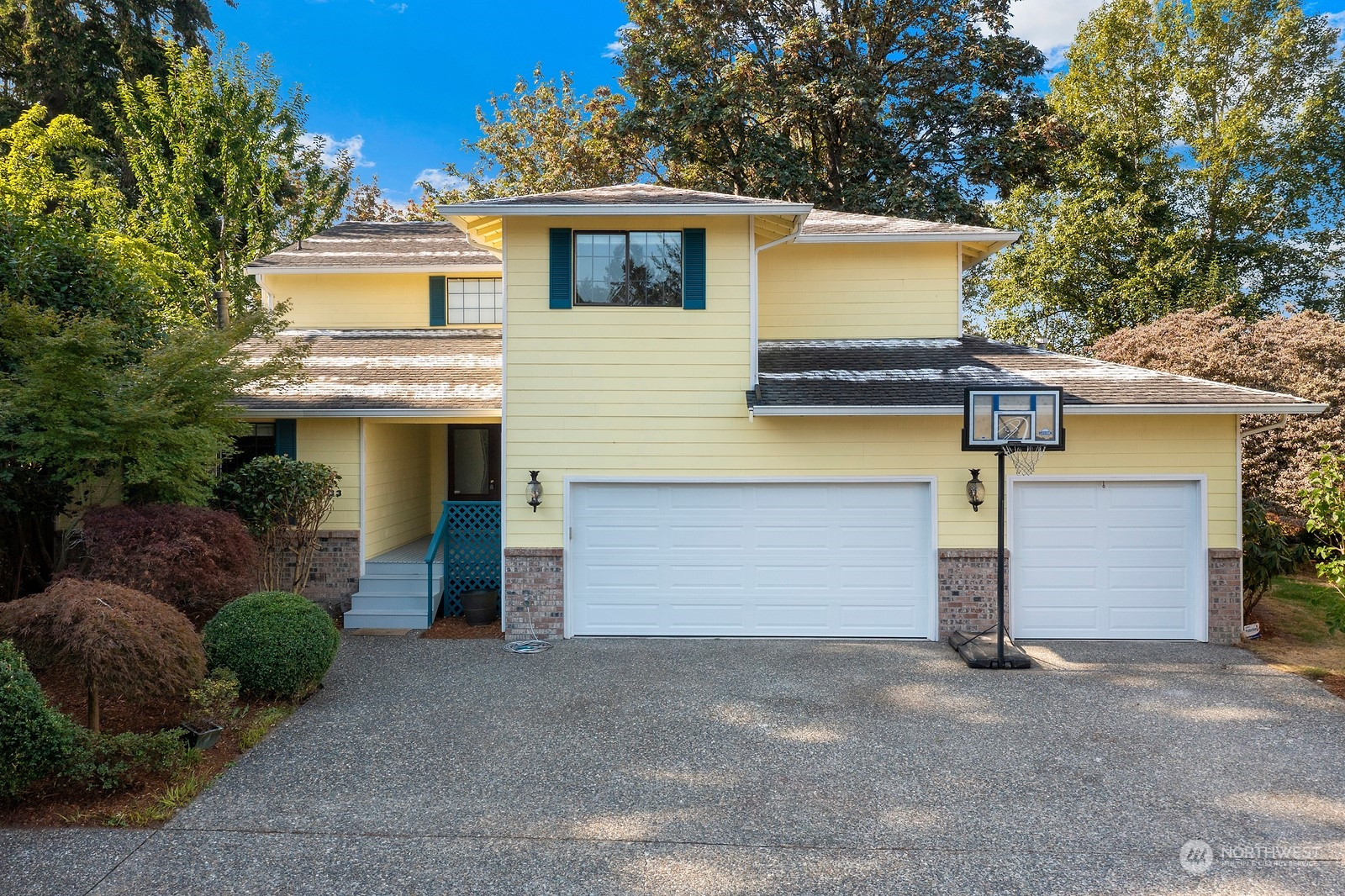 6233 NE 193rd Court, Kenmore, WA 98028