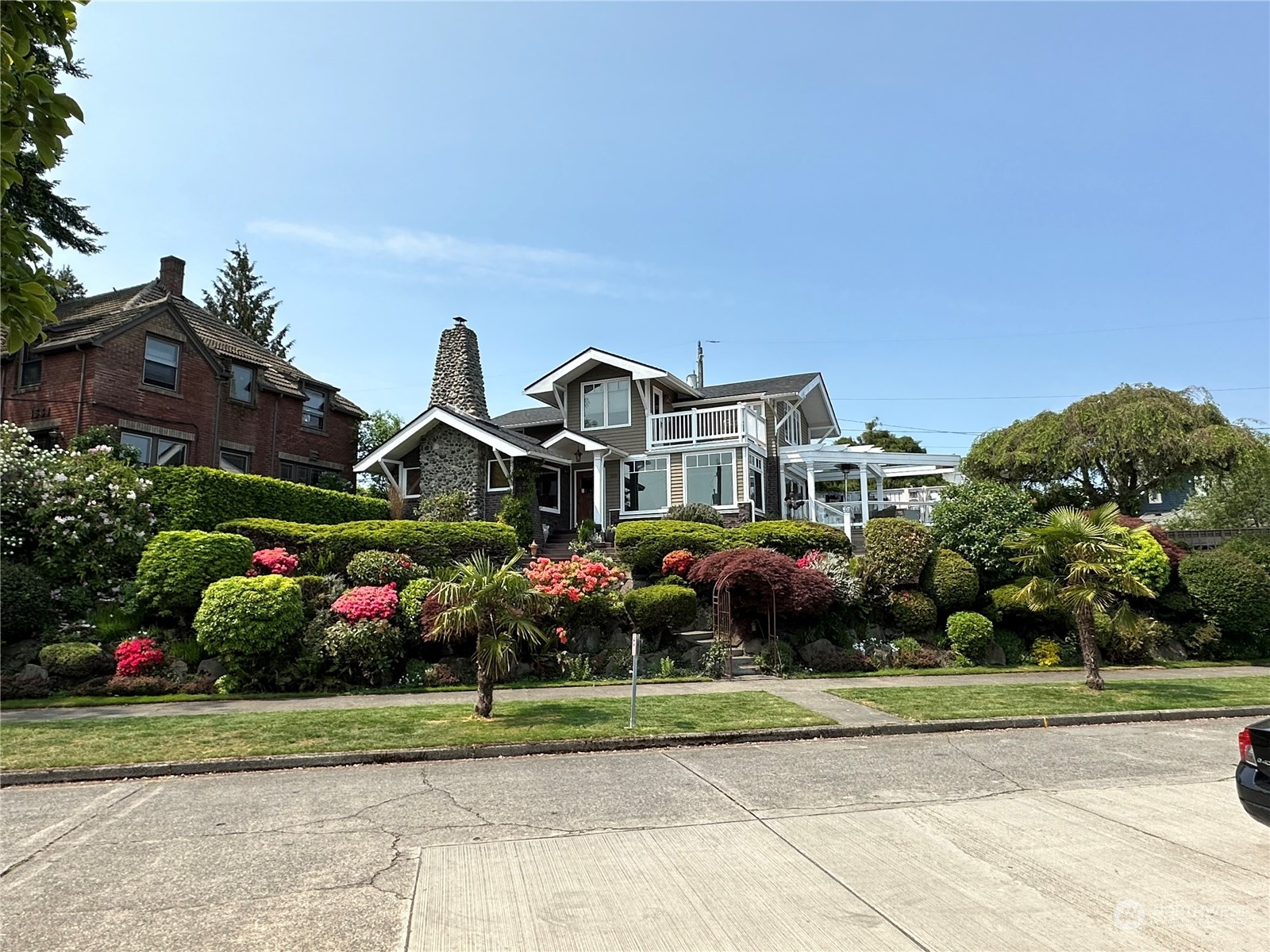1529 Palm Avenue SW, Seattle, WA 98116