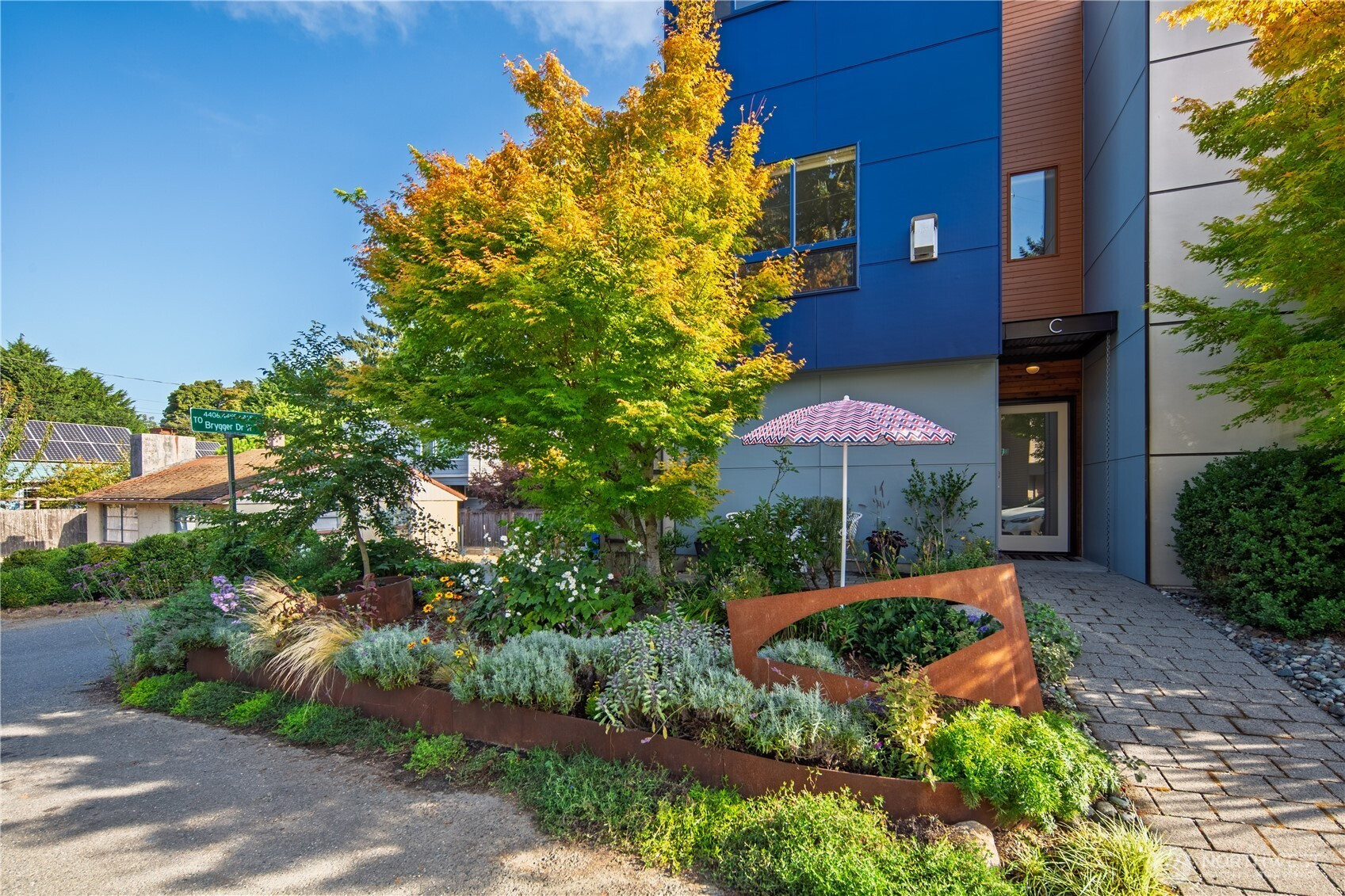 4400 Brygger Drive W, Seattle, WA 98199