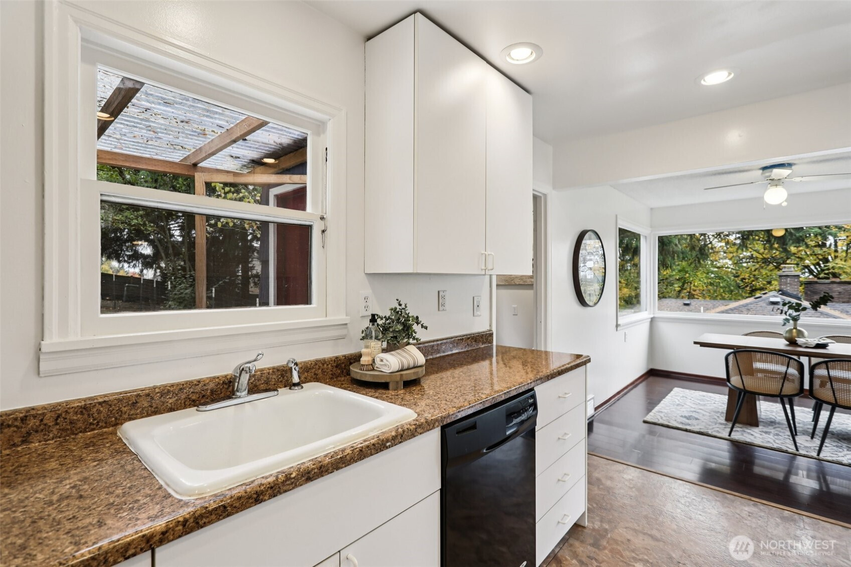 15827 42nd Avenue S, Tukwila, WA 98188