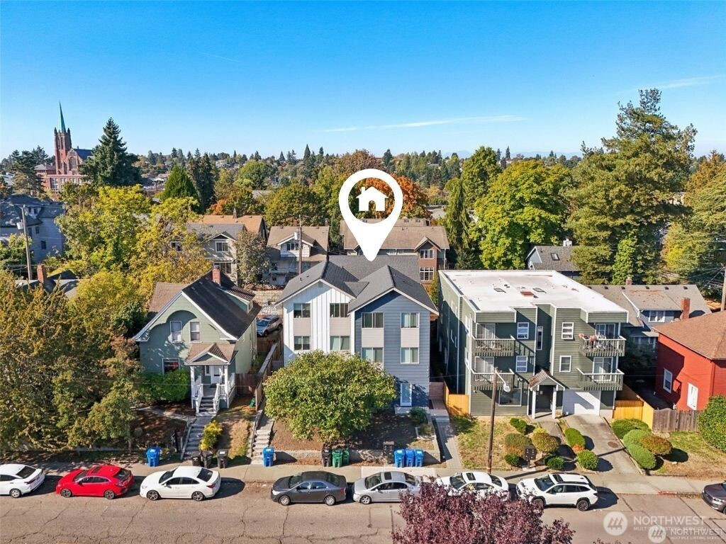 5259 Brooklyn Avenue NE, Seattle, WA 98105