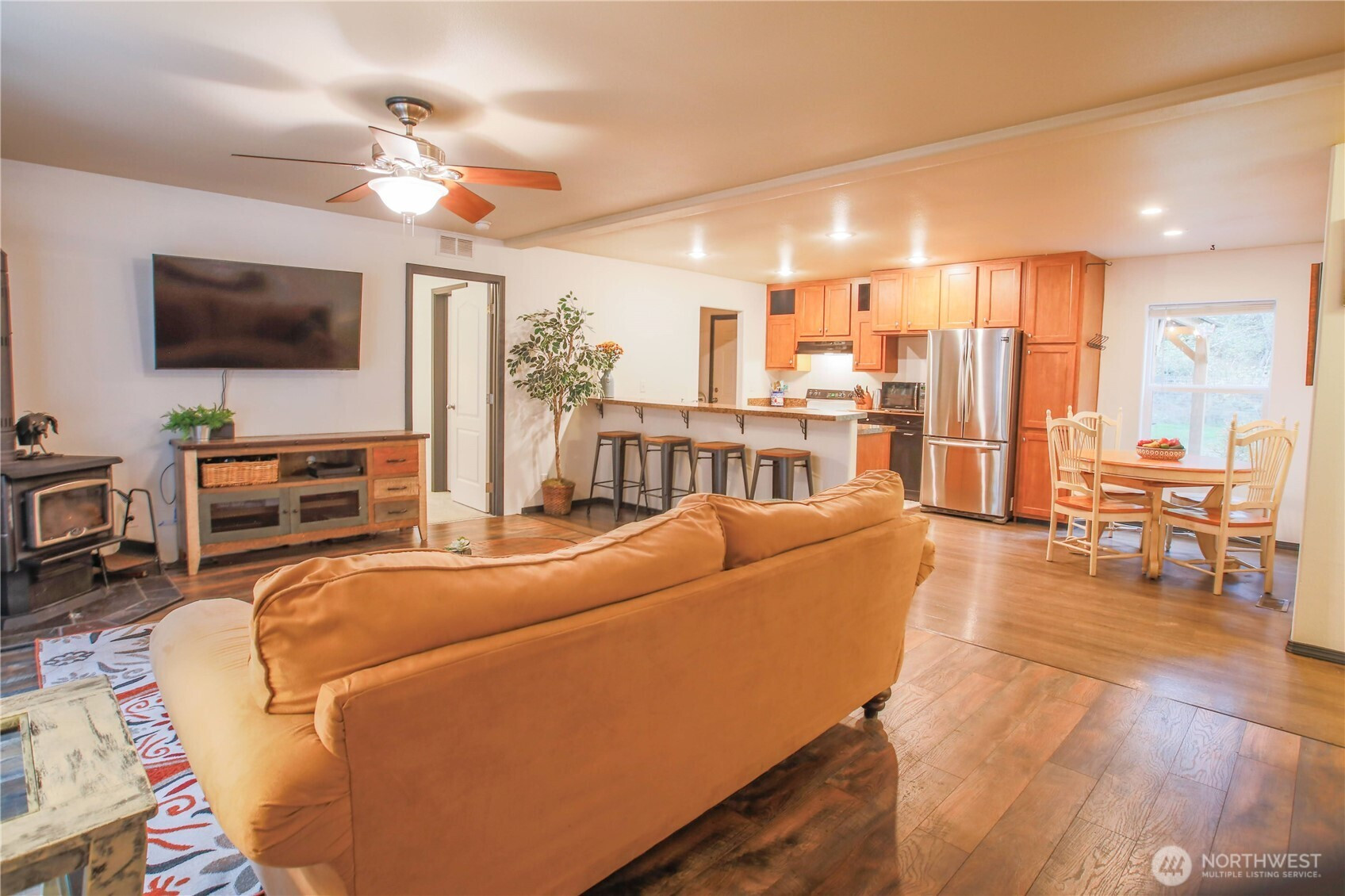 975 Little Valley Lane, Greenbank, WA 98253