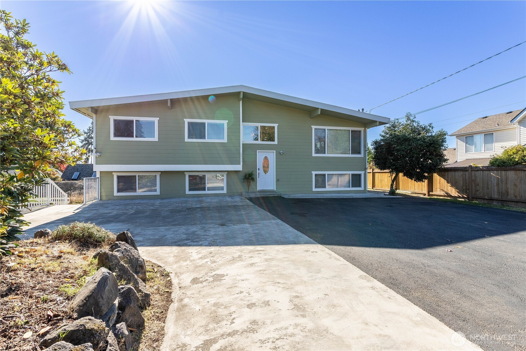 3905 NE 6th Street, Renton, WA 98056