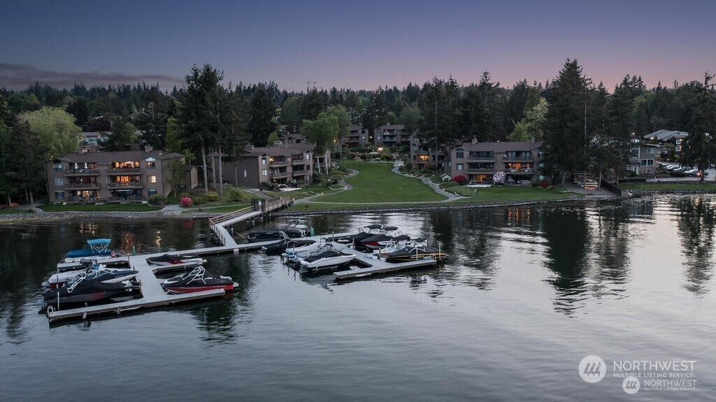 17450 NE 40th PL, Redmond, WA 98052