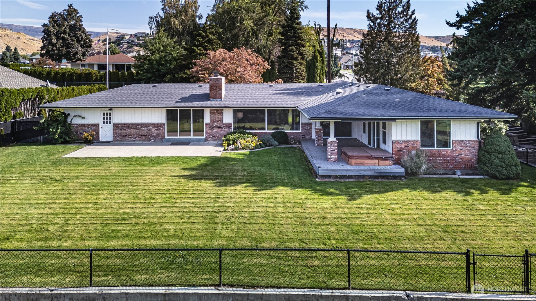 1706 Eastmont Avenue, East Wenatchee, WA 98802
