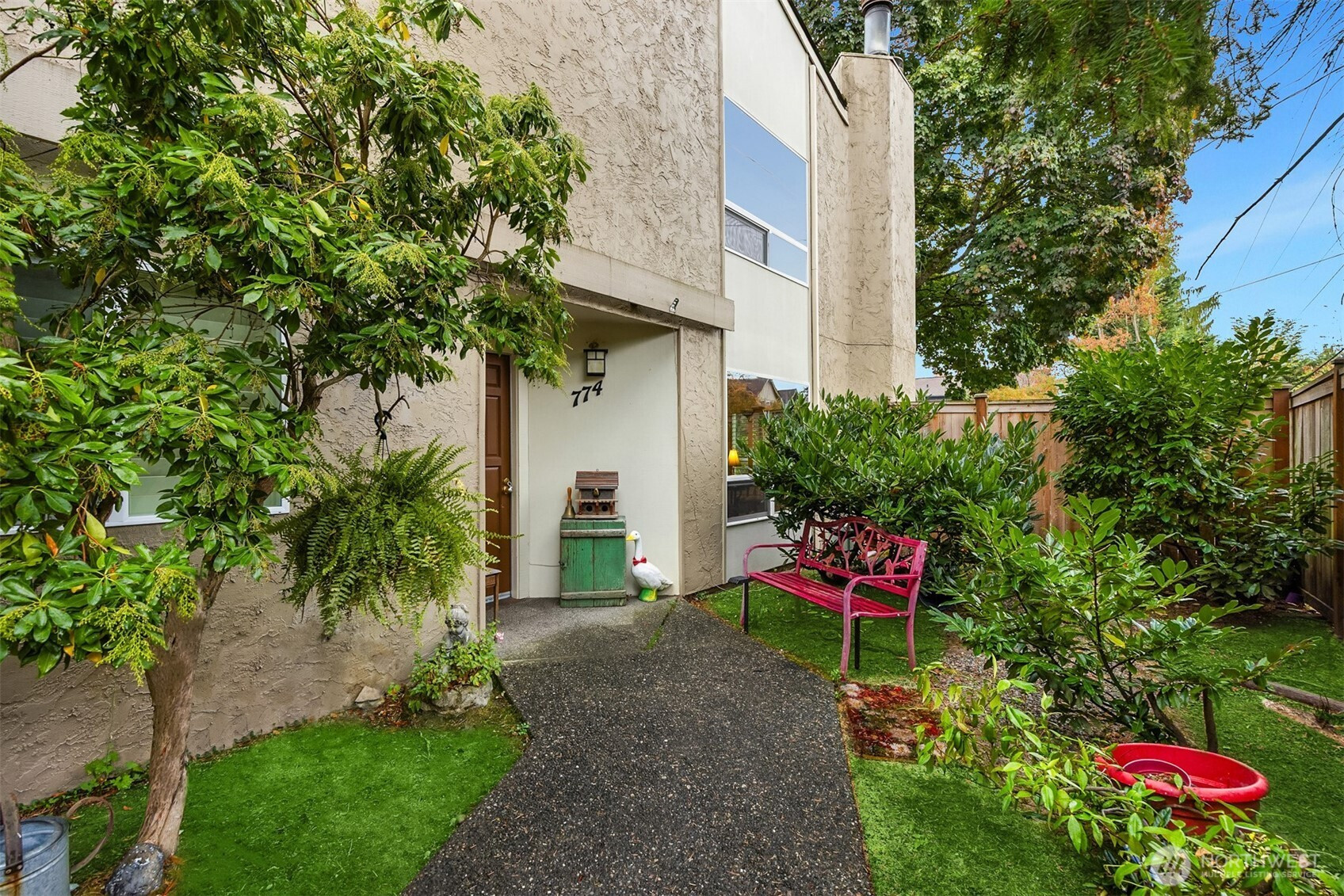 774 Madison Avenue N, Bainbridge Island, WA 98110
