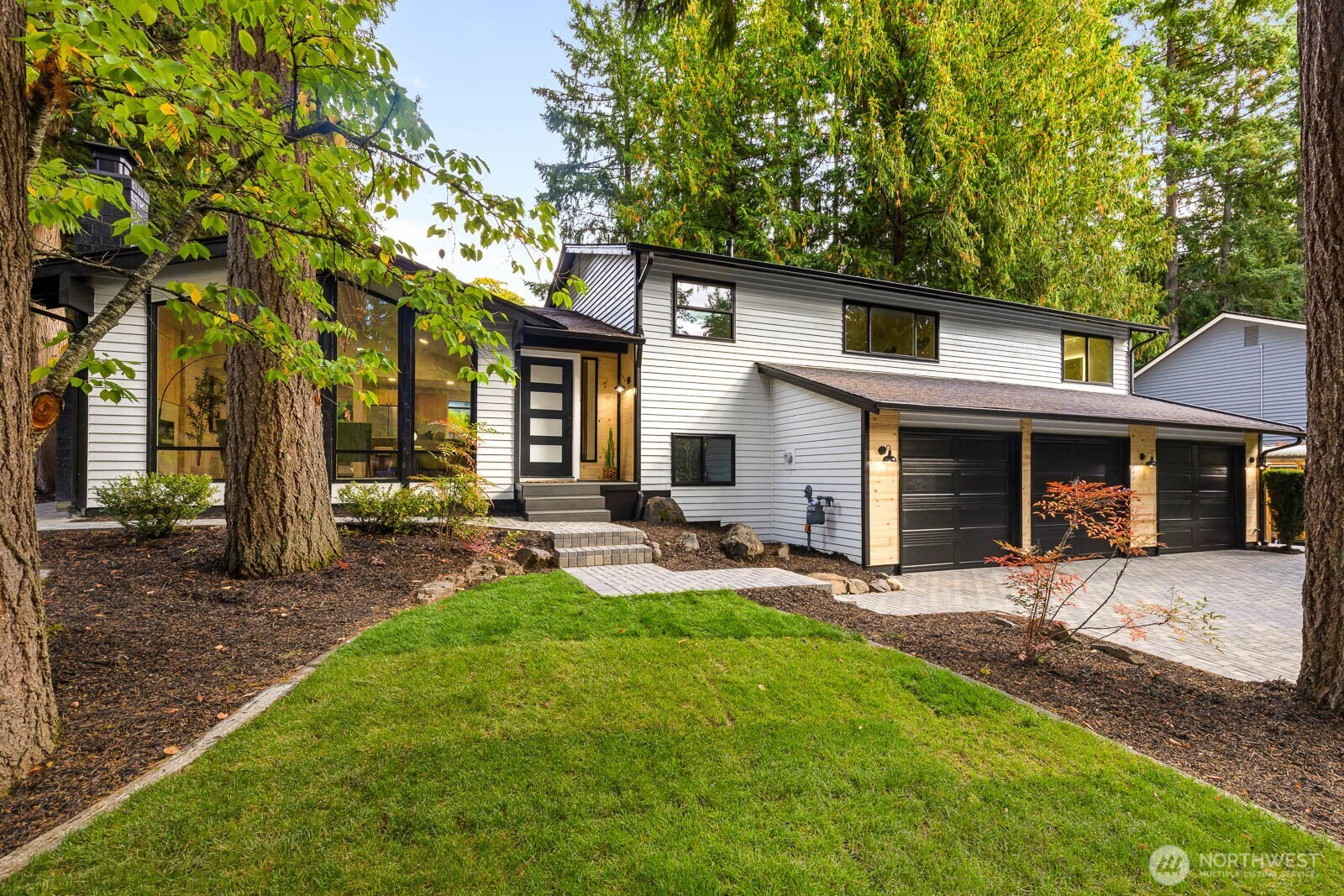 3218 218th Avenue SE, Sammamish, WA 98075