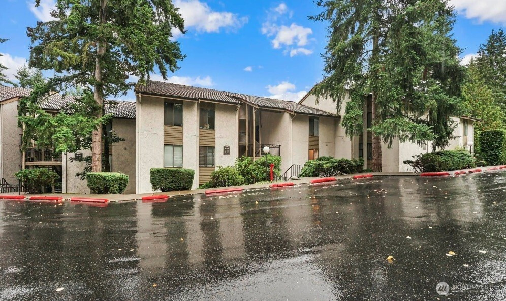 10424 NE 32nd Place, Bellevue, WA 98004