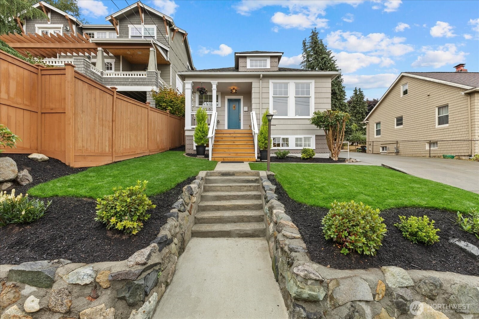 3252 13th Avenue W, Seattle, WA 98119