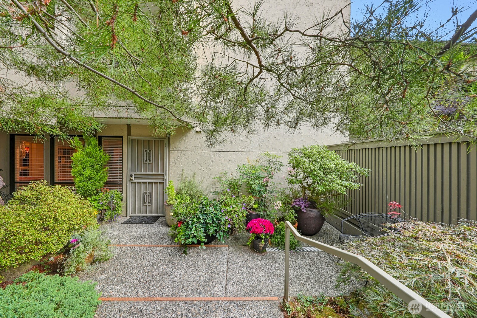 6562 Park Point Way NE, Seattle, WA 98115
