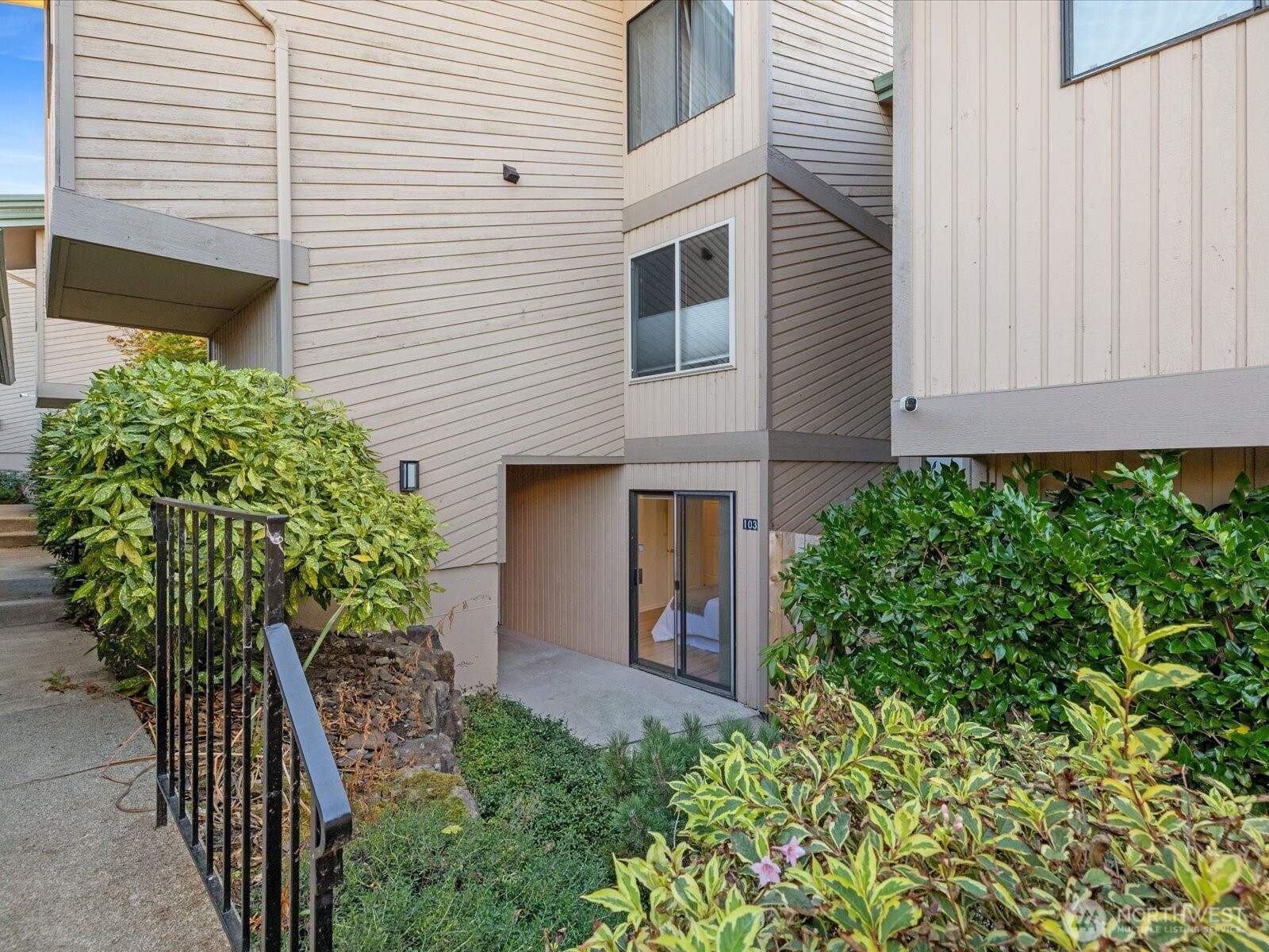 23001 Lakeview Drive, Mountlake Terrace, WA 98043