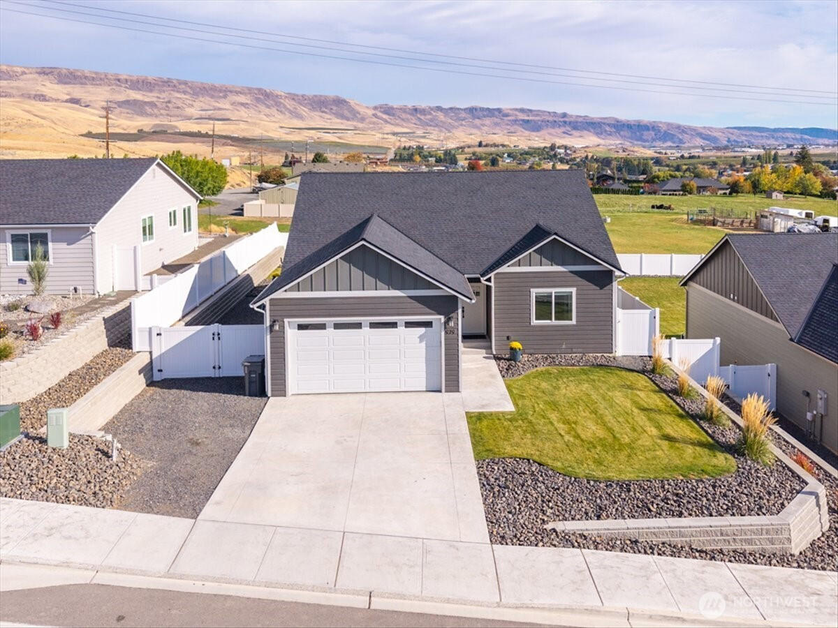 979 N Macaw Avenue, East Wenatchee, WA 98802