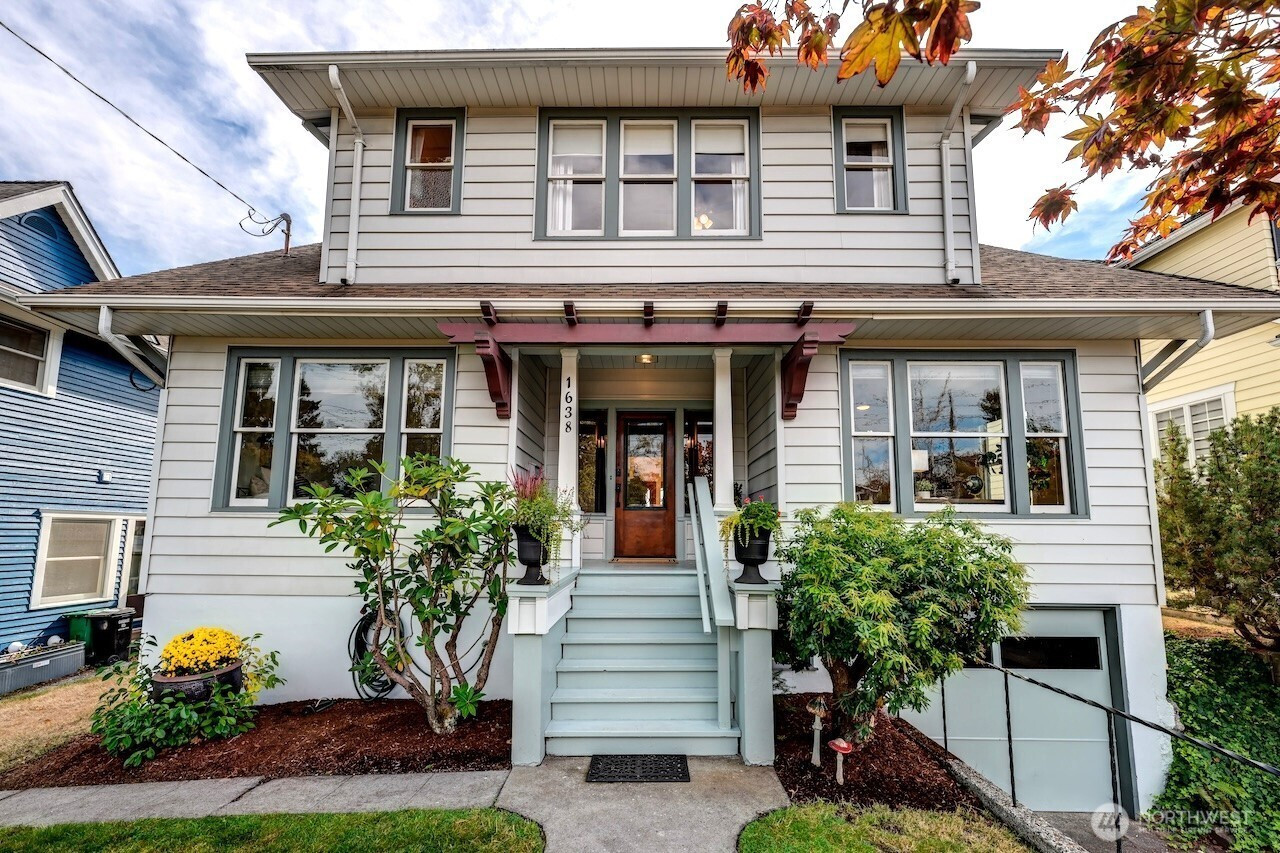 1638 Palm Avenue SW, Seattle, WA 98116