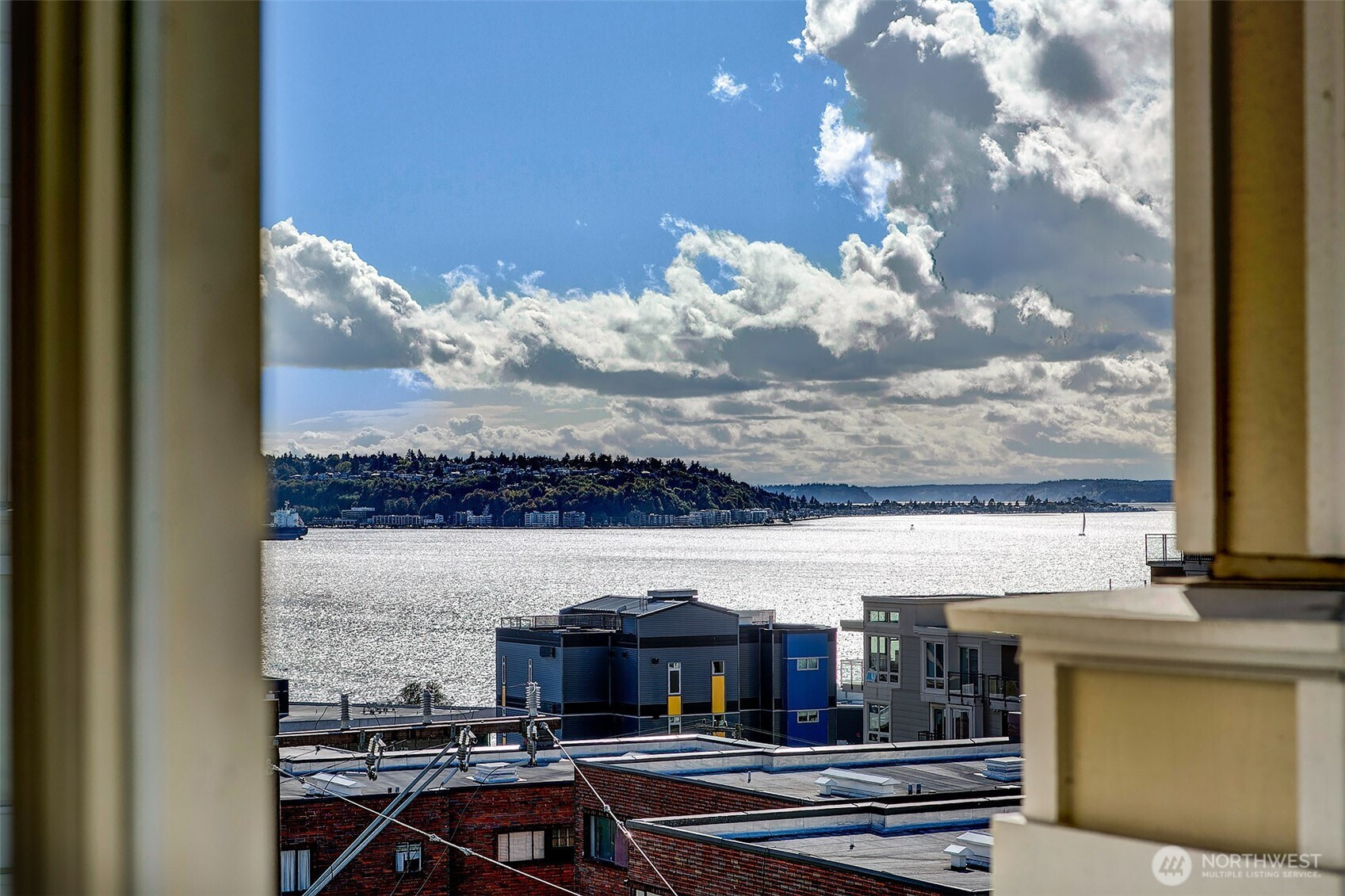 530 4th Avenue W, Seattle, WA 98119
