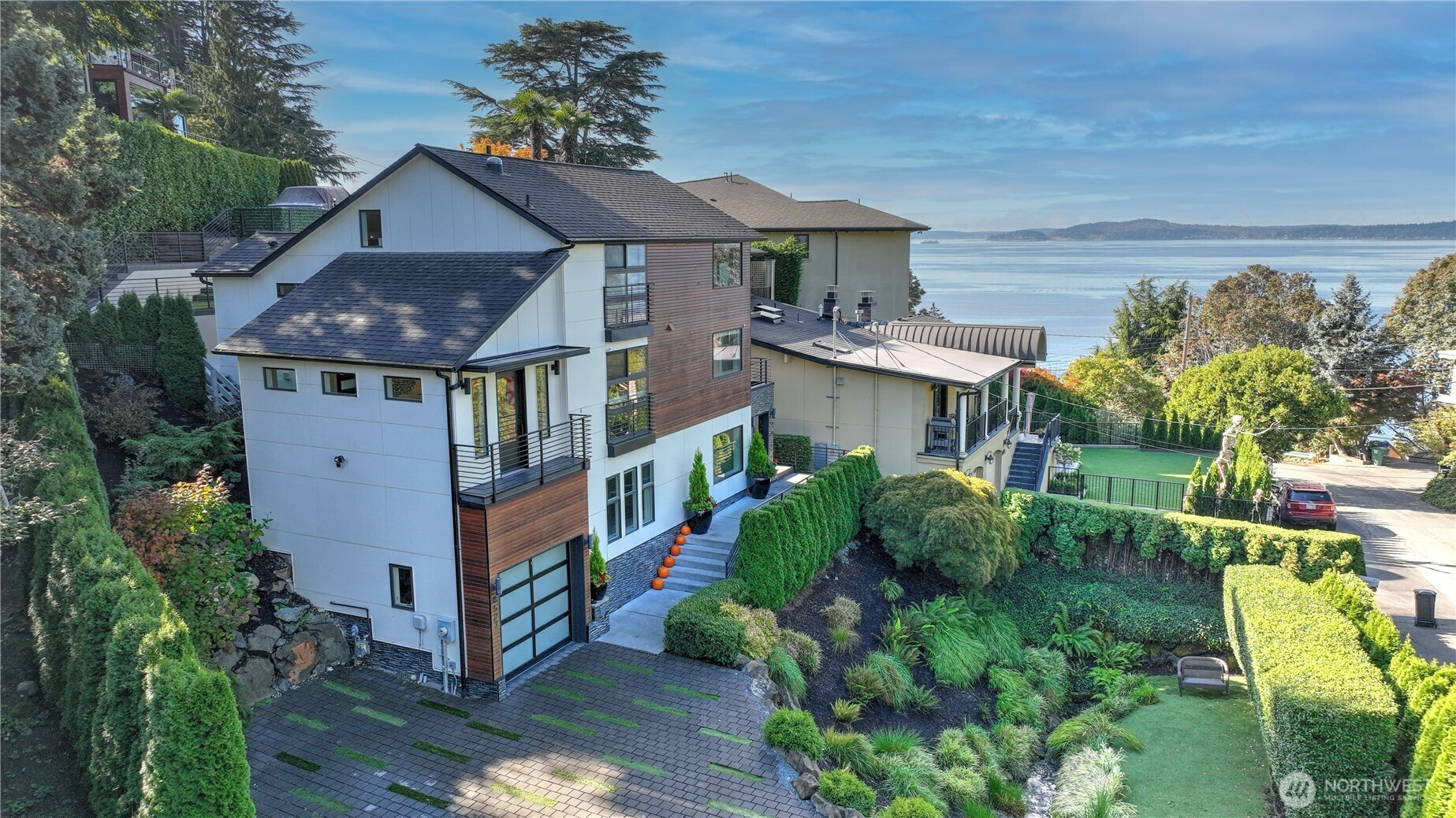 4527 W Raye Street, Seattle, WA 98199