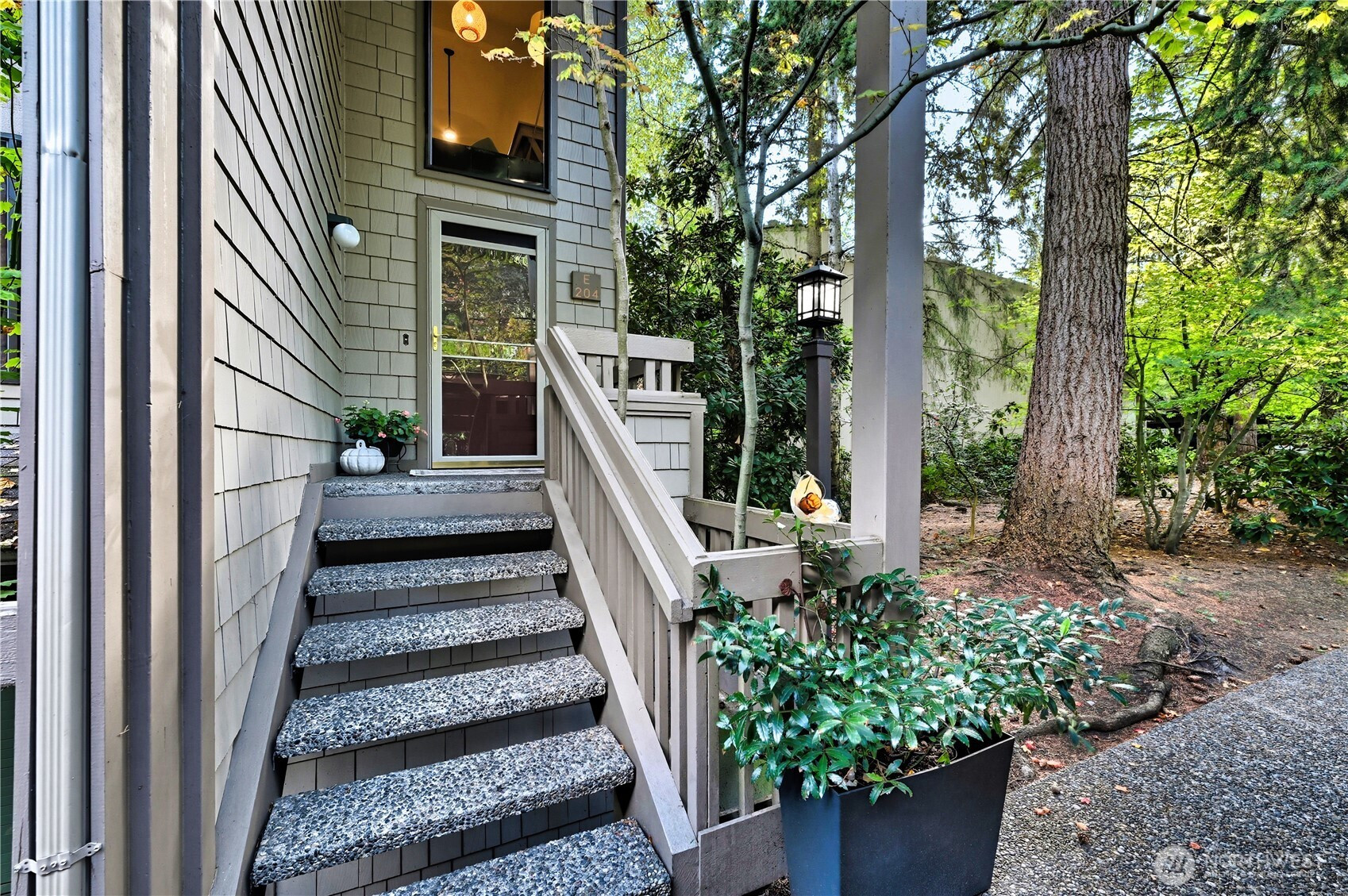 13730 15th Avenue NE, Seattle, WA 98125