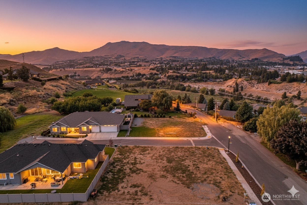 2140 Covey Ridge Lane, Wenatchee, WA 98801