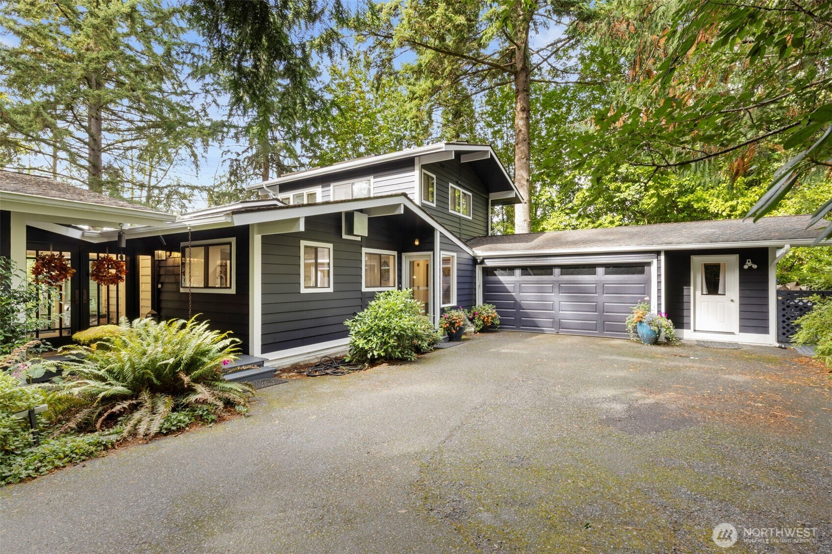 11925 Manzanita Lane NE, Bainbridge Island, WA 98110