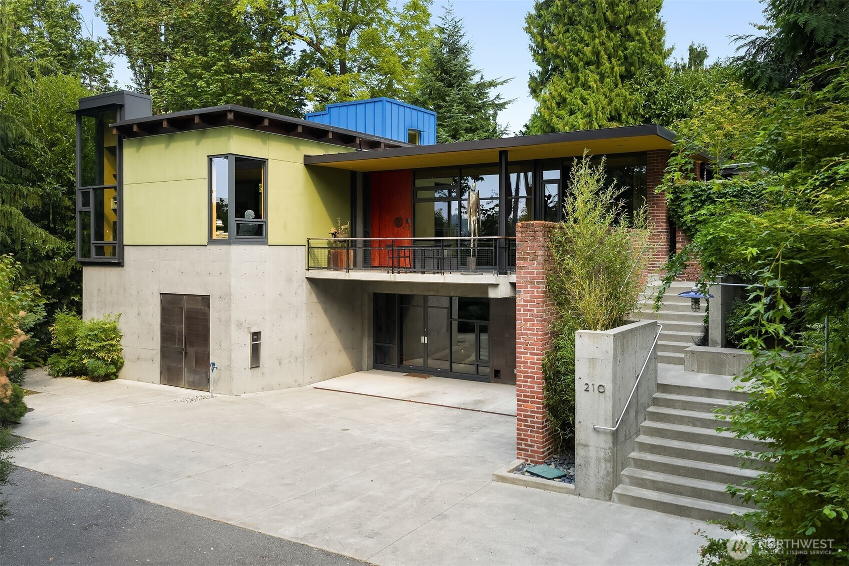 210 34th Avenue E, Seattle, WA 98112
