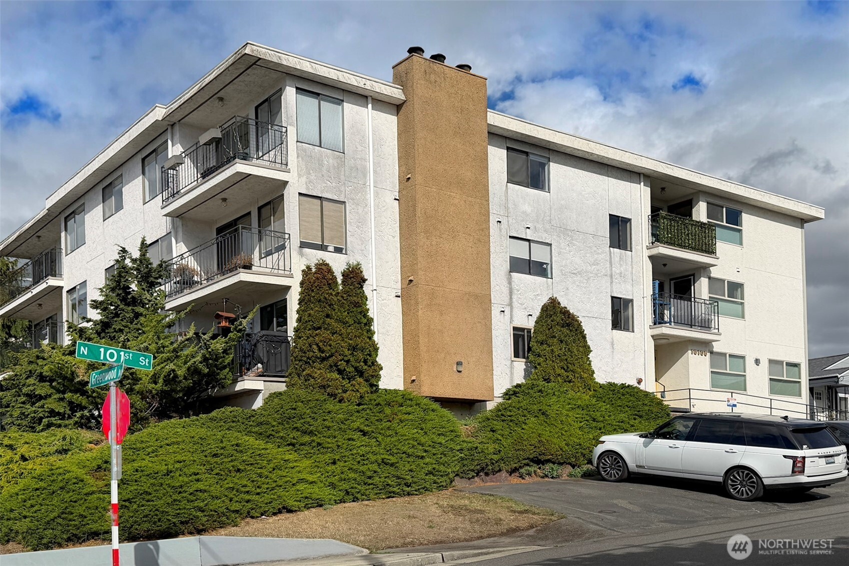 10106 Greenwood Avenue N, Seattle, WA 98133