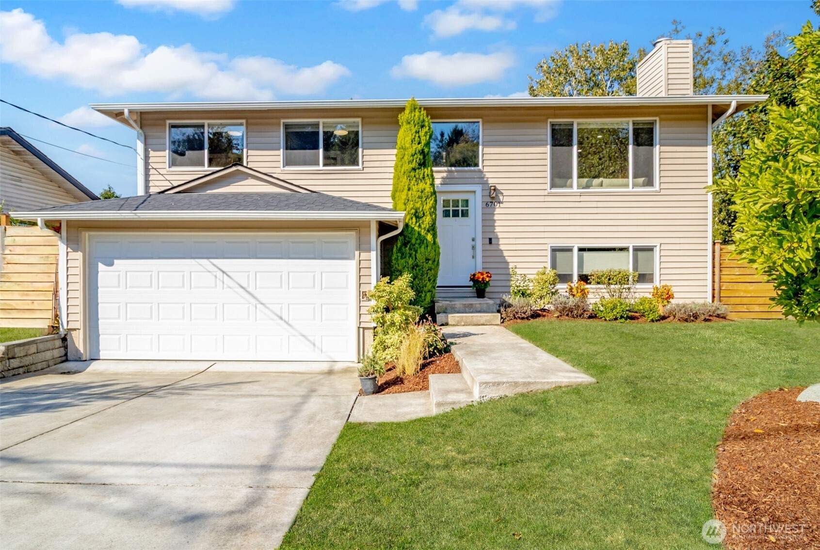 6701 15th Avenue SW, Seattle, WA 98106