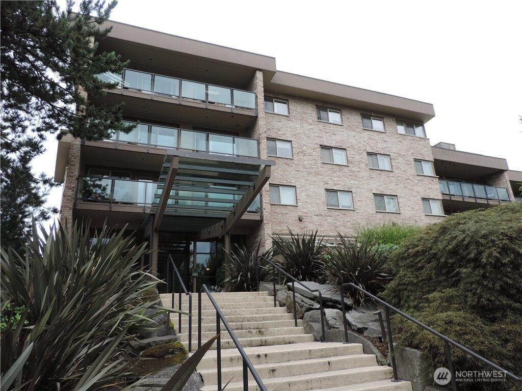 511 100th Avenue NE, Bellevue, WA 98004