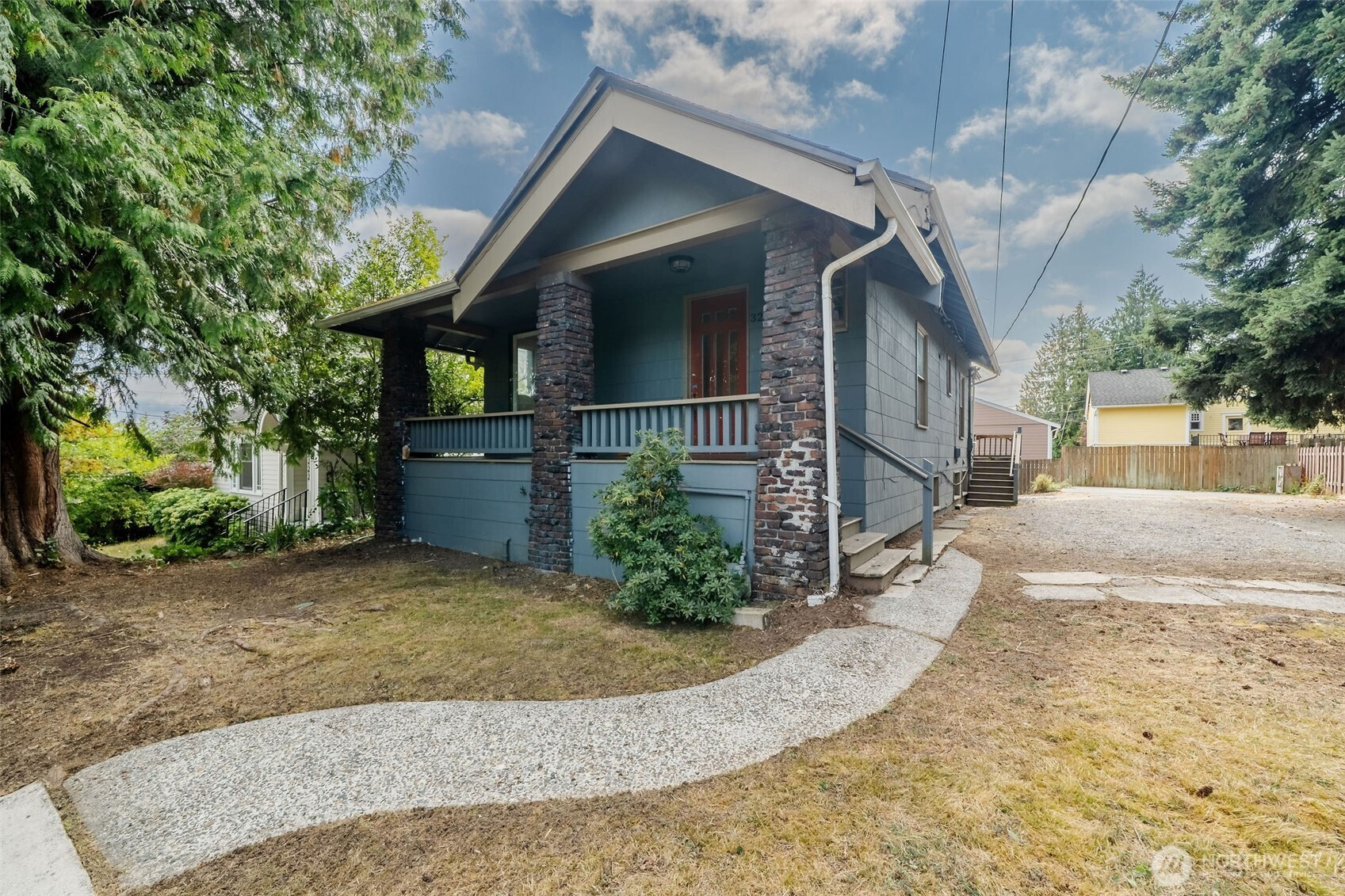 329 NE 51st Street, Seattle, WA 98105