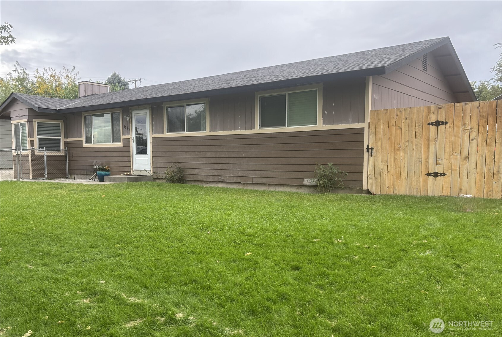 1213 12th Street, Benton City, WA 99320