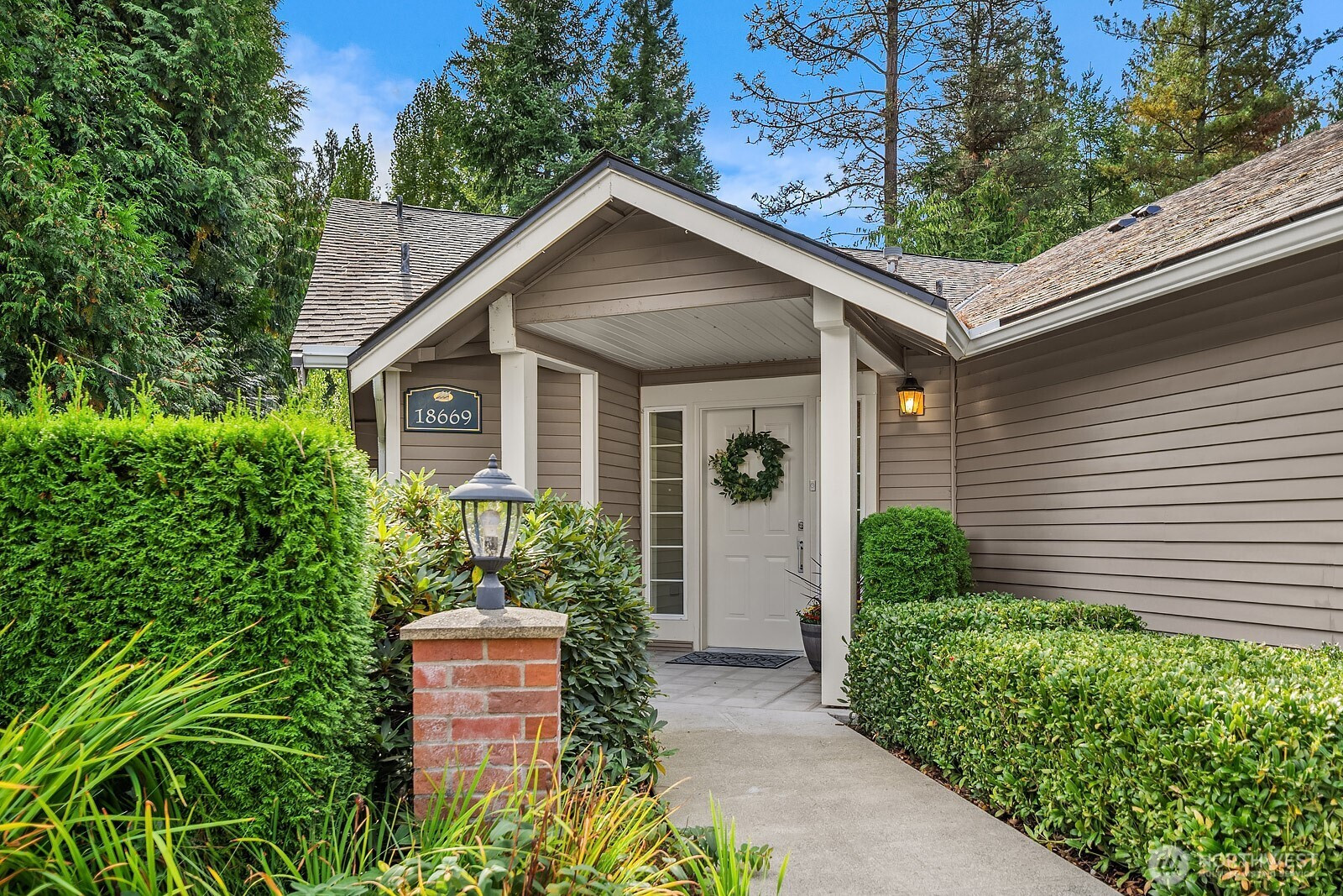 18669 NE 55th Way, Redmond, WA 98052