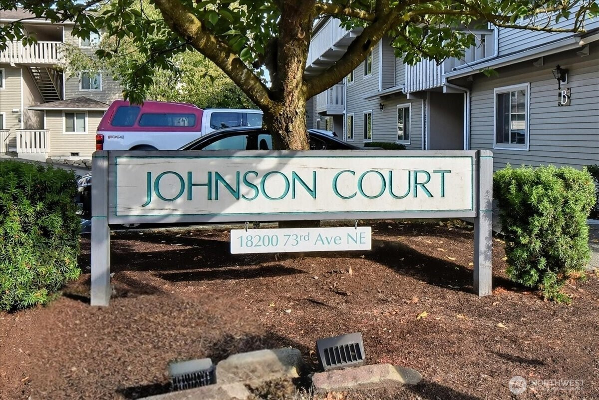 18150 73rd Avenue NE, Kenmore, WA 98028