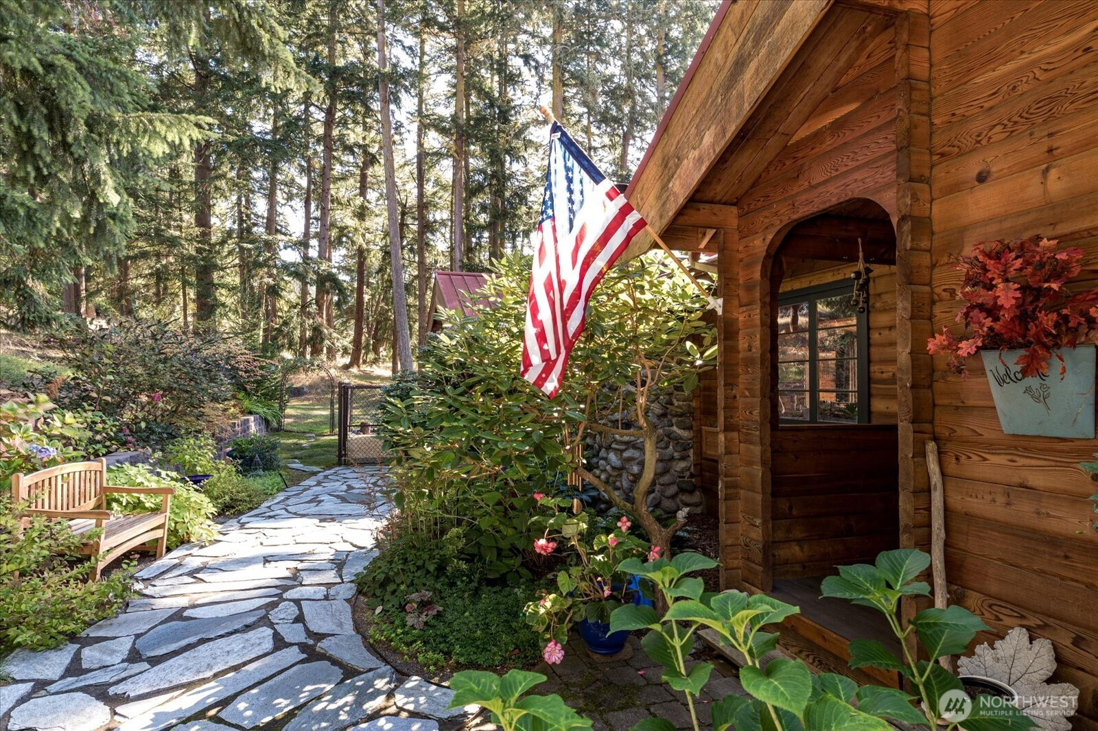 898 E Meadowood Lane, Freeland, WA 98249
