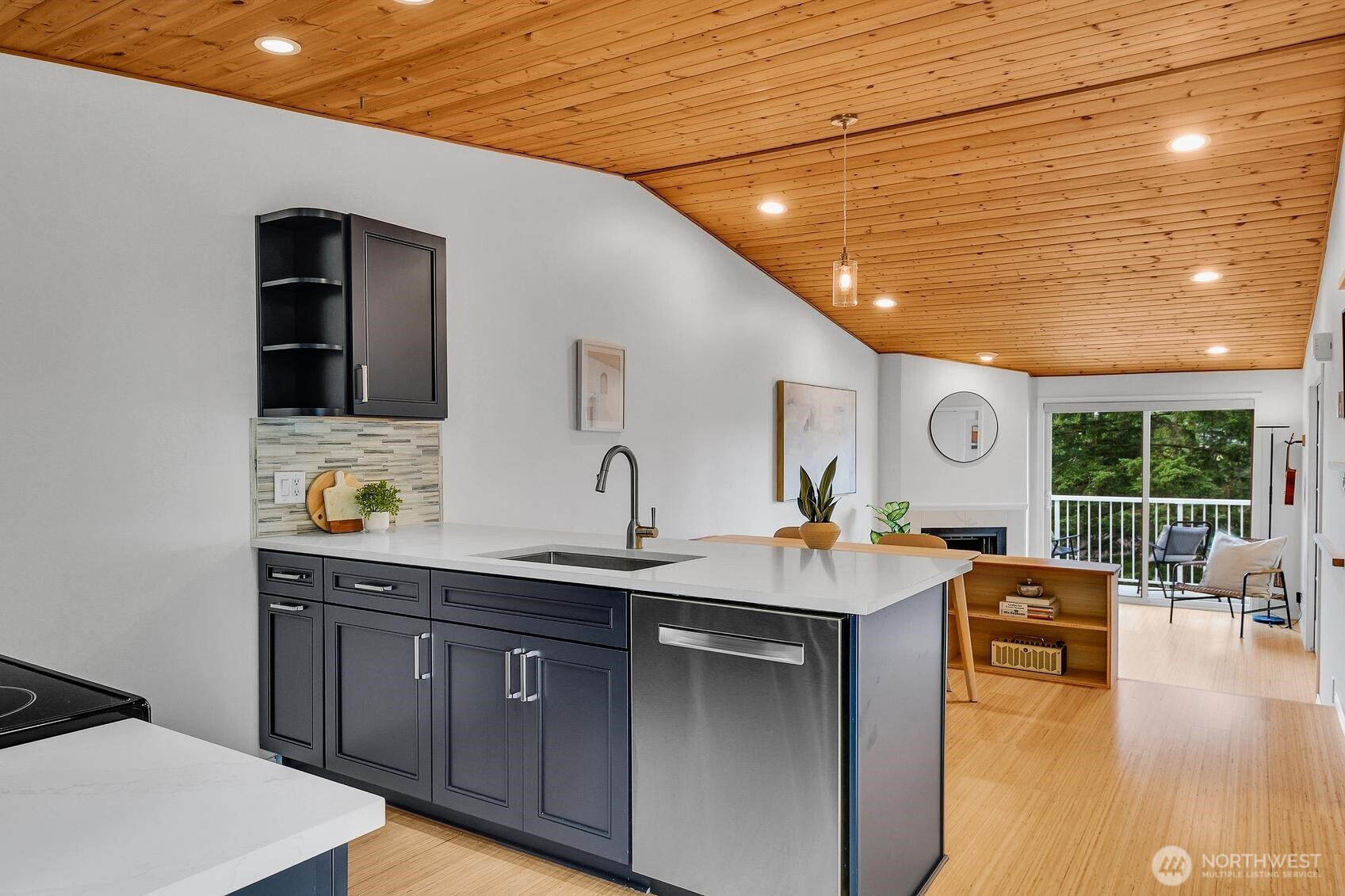 9484 Redmond-Woodinville Rd NE, Redmond, WA 98052