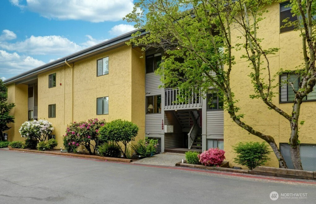 11642 100th Avenue NE, Kirkland, WA 98034