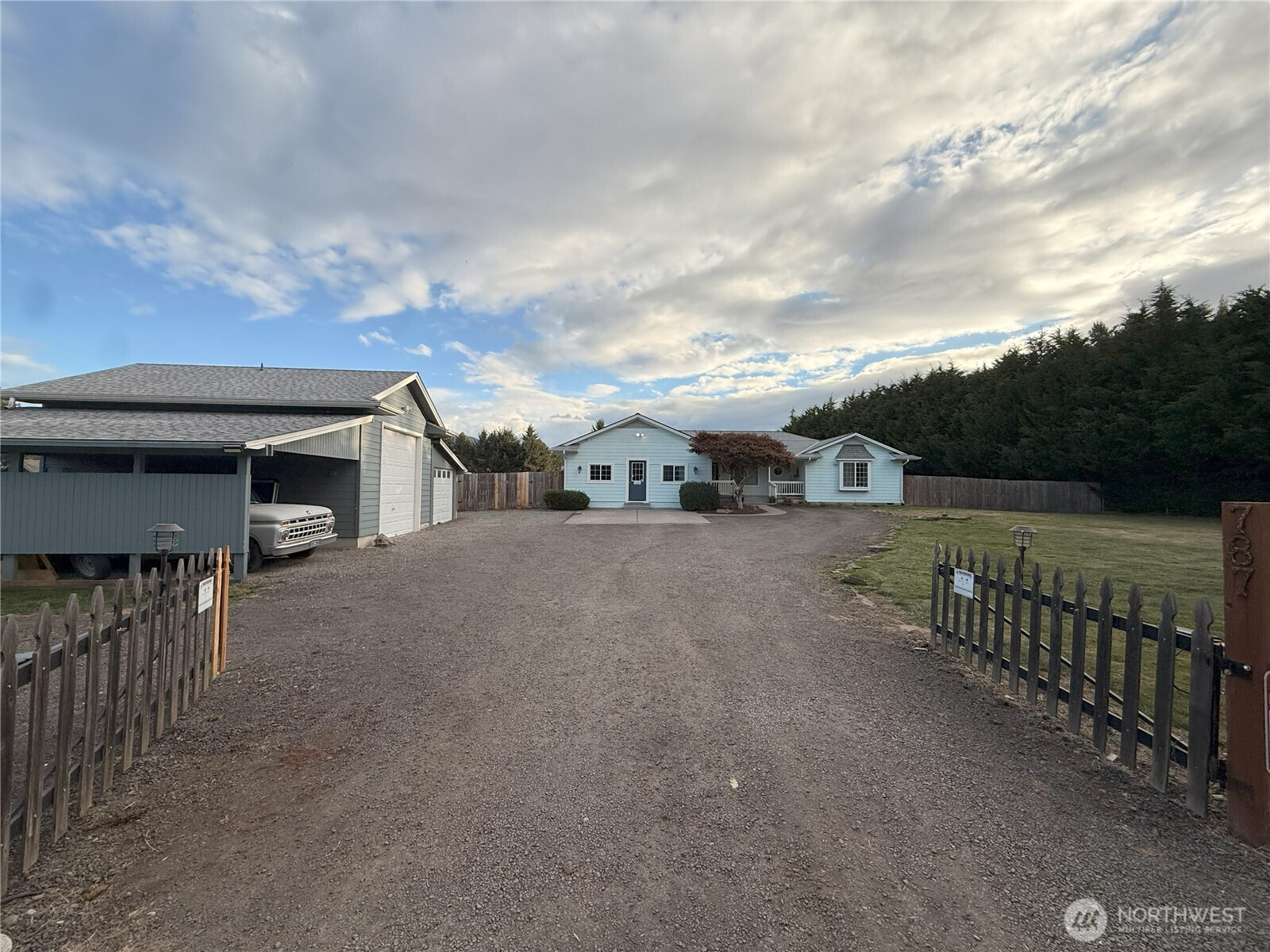 787 Kendall Rd, Sequim, WA 98382
