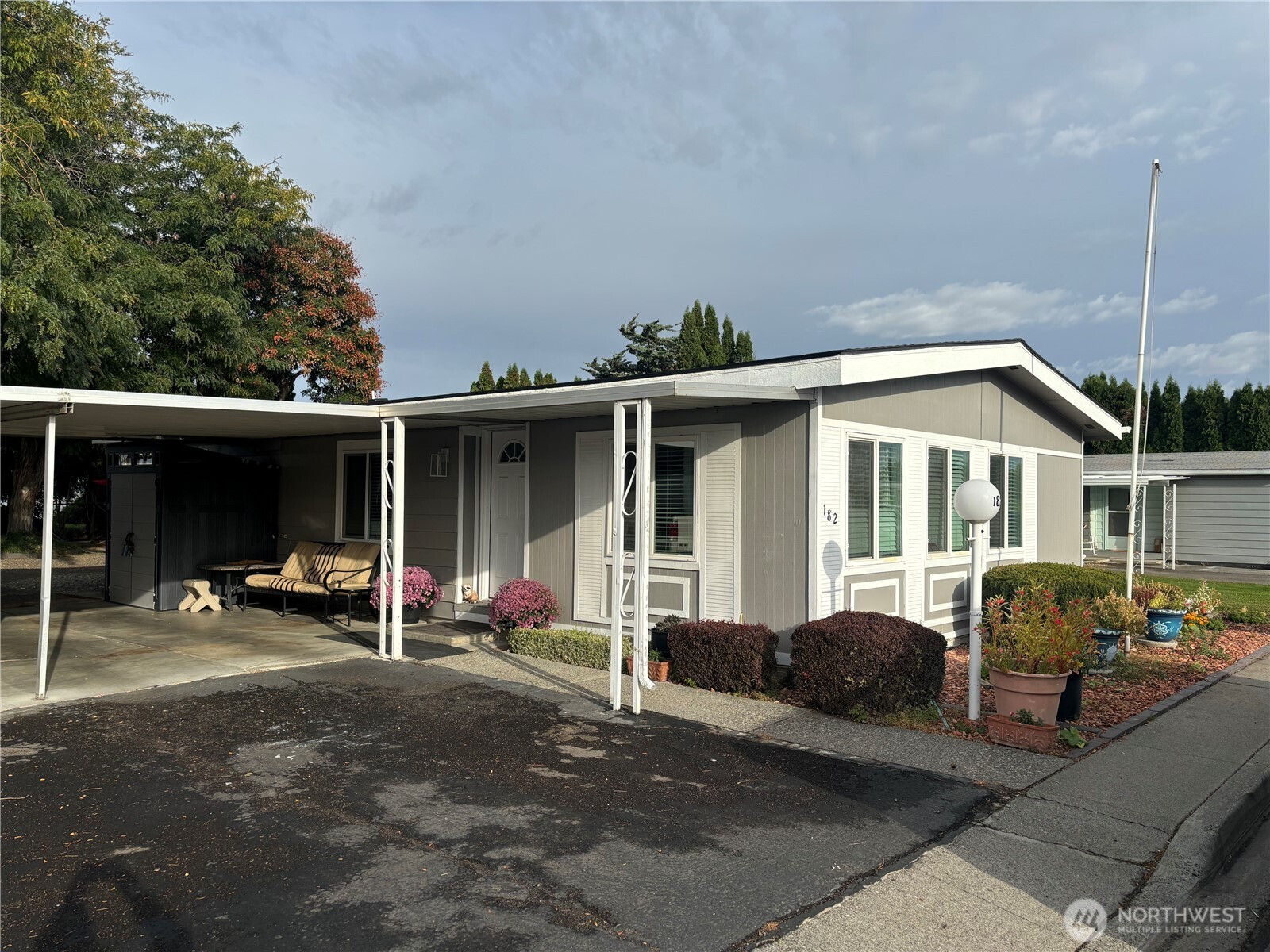 7901 W Clearwater Avenue, Kennewick, WA 99336