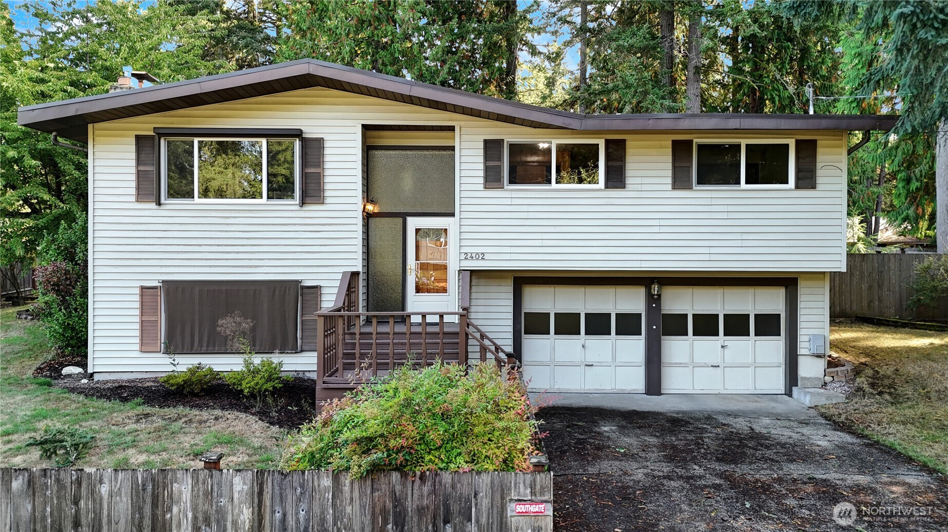 2402 Brentwood Street SE, Lacey, WA 98503