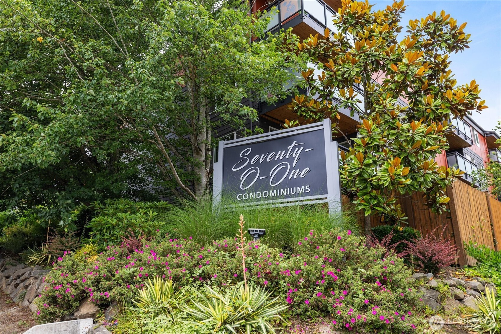 7021 Sand Point Way, Seattle, WA 98115