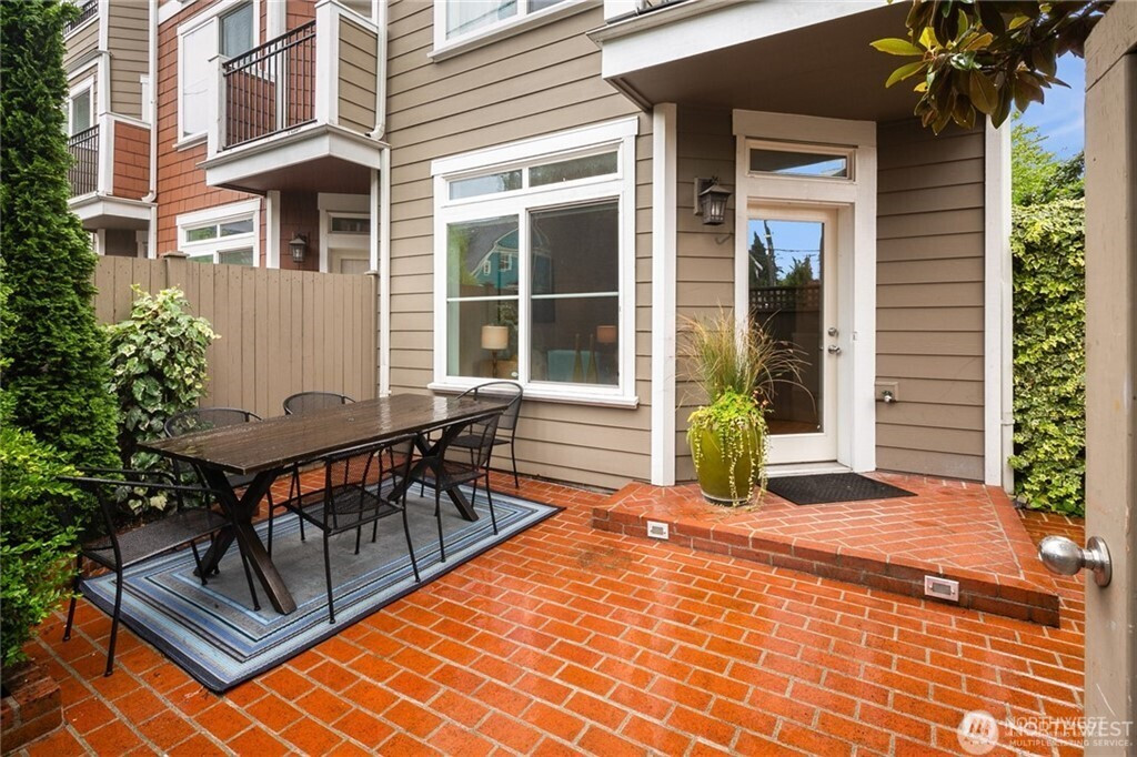 213 18th Avenue E, Seattle, WA 98122