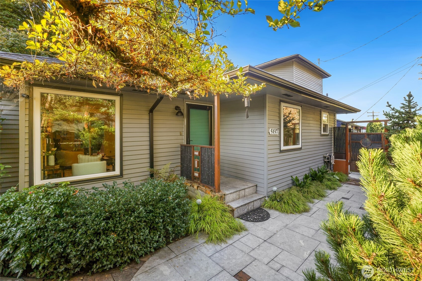 5137 SW Admiral Way, Seattle, WA 98116