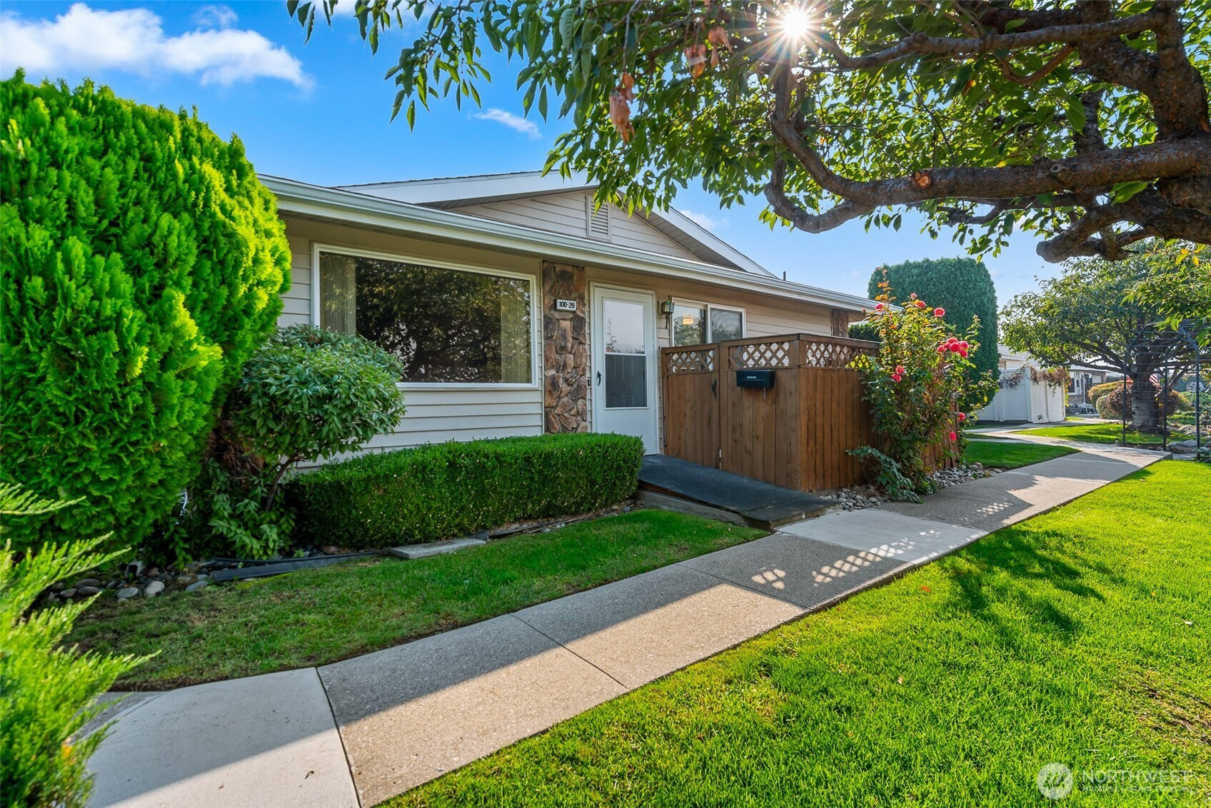 100 Simon Street, East Wenatchee, WA 98802