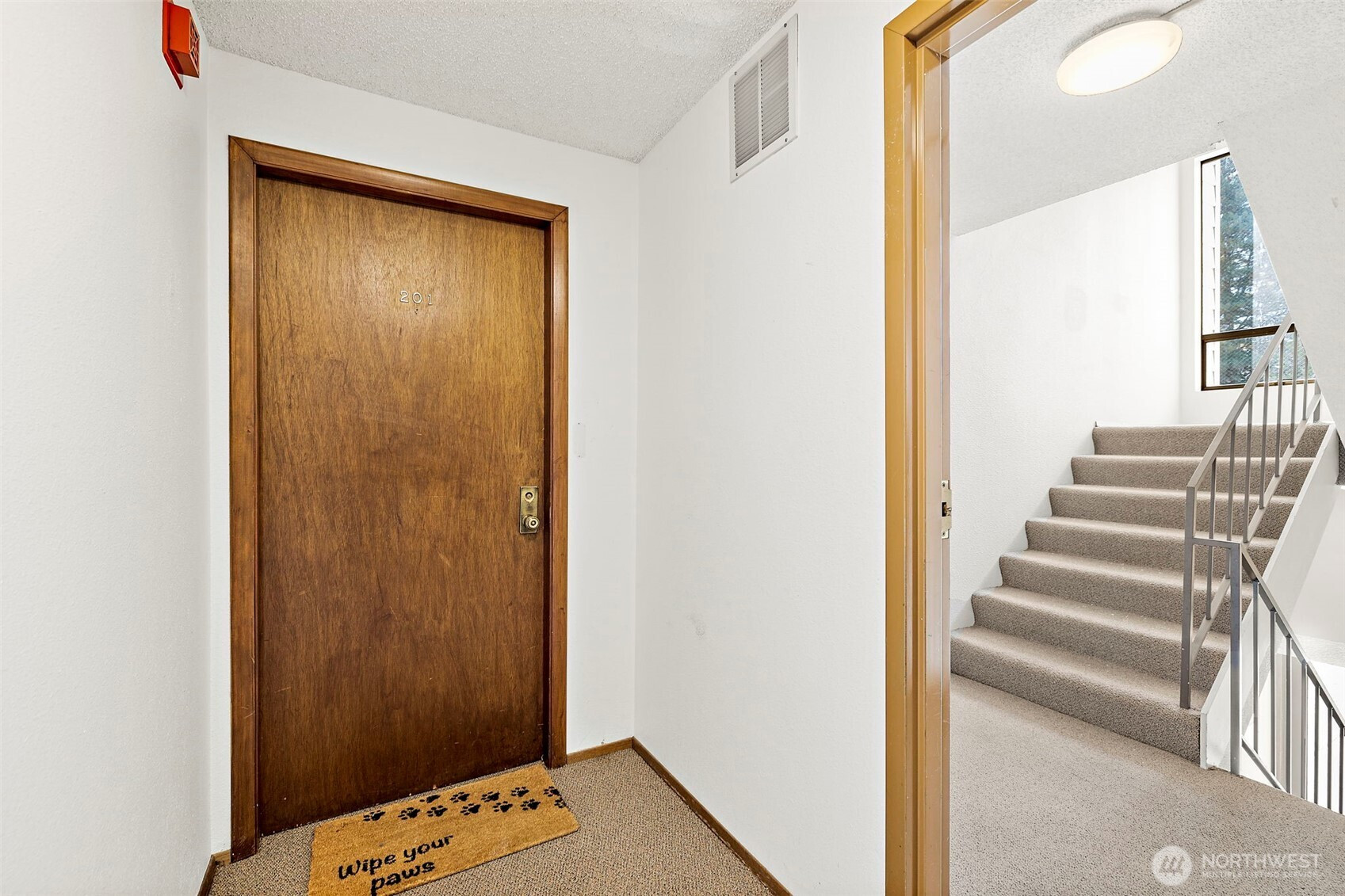 17417 Ashworth Avenue N, Shoreline, WA 98133