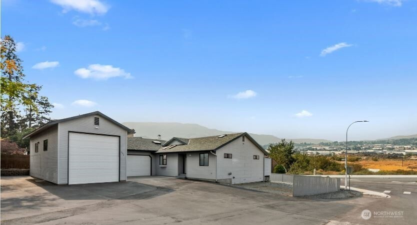 326 Goldcrest Street, East Wenatchee, WA 98802
