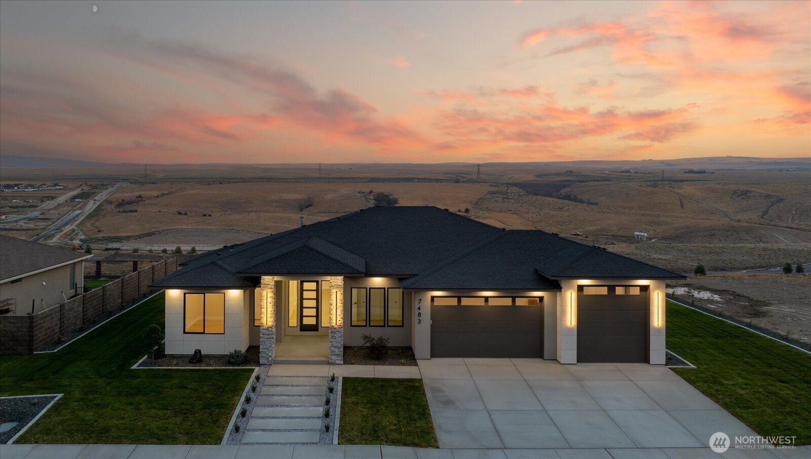 7483 W 23RD Avenue, Kennewick, WA 99338