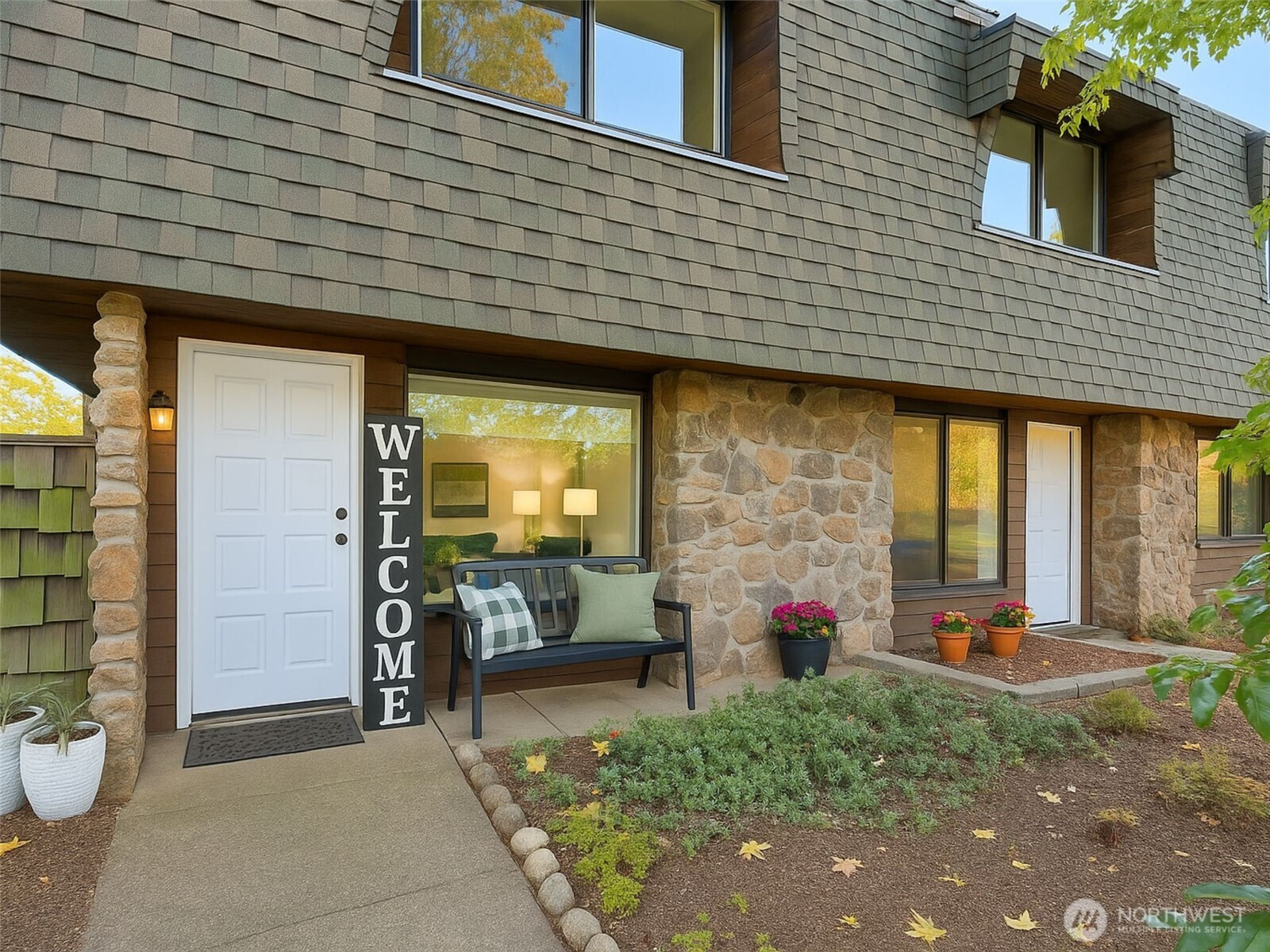 20620 76th Avenue W, Edmonds, WA 98026